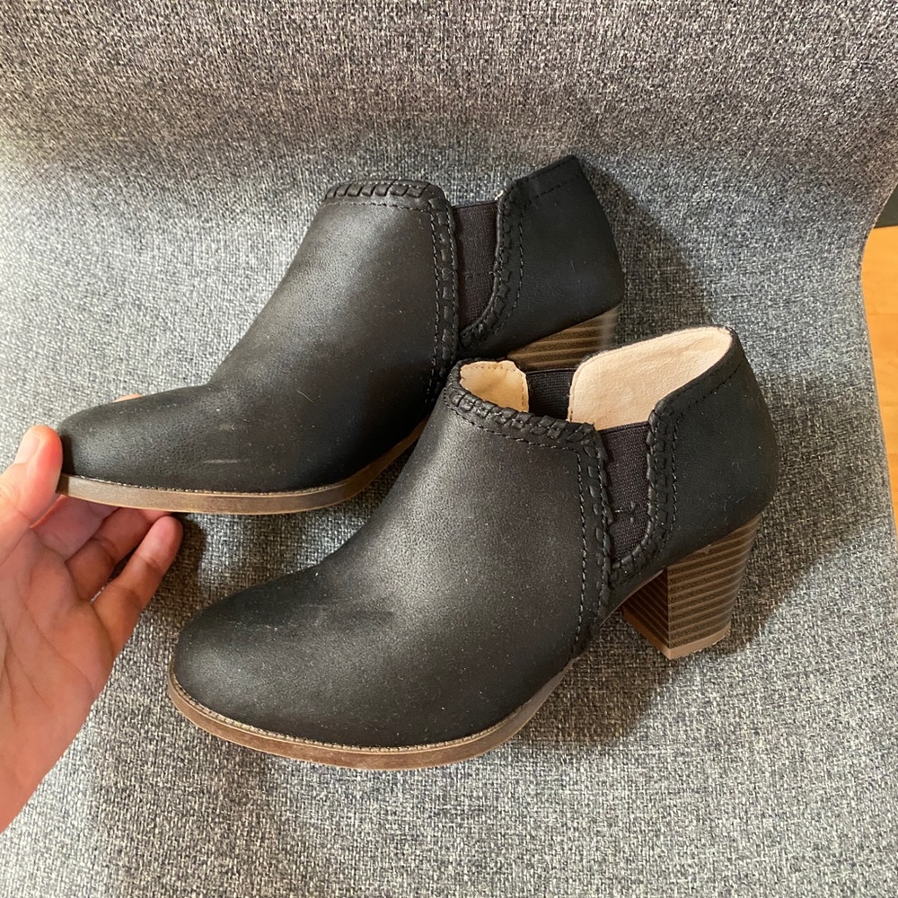 LIFESTRIDE Black Leather Ankle Booties